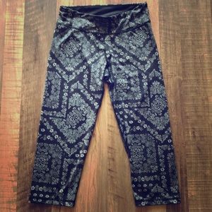 Live Love Dream Floral Paisley Bandana Print Cropped Yoga Pant M